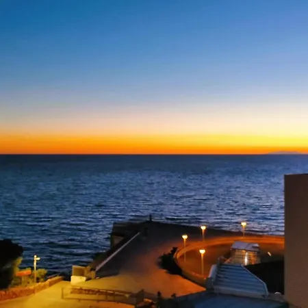 Paradis, Stunning Sea View & Close Center Apartment